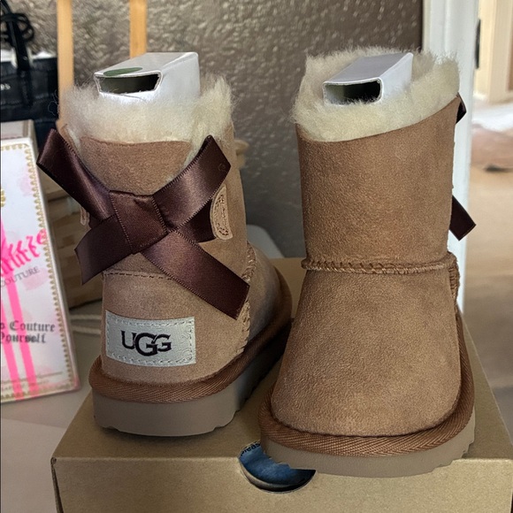 UGG Boots Mini Bailey Bow ll - Picture 10 of 14